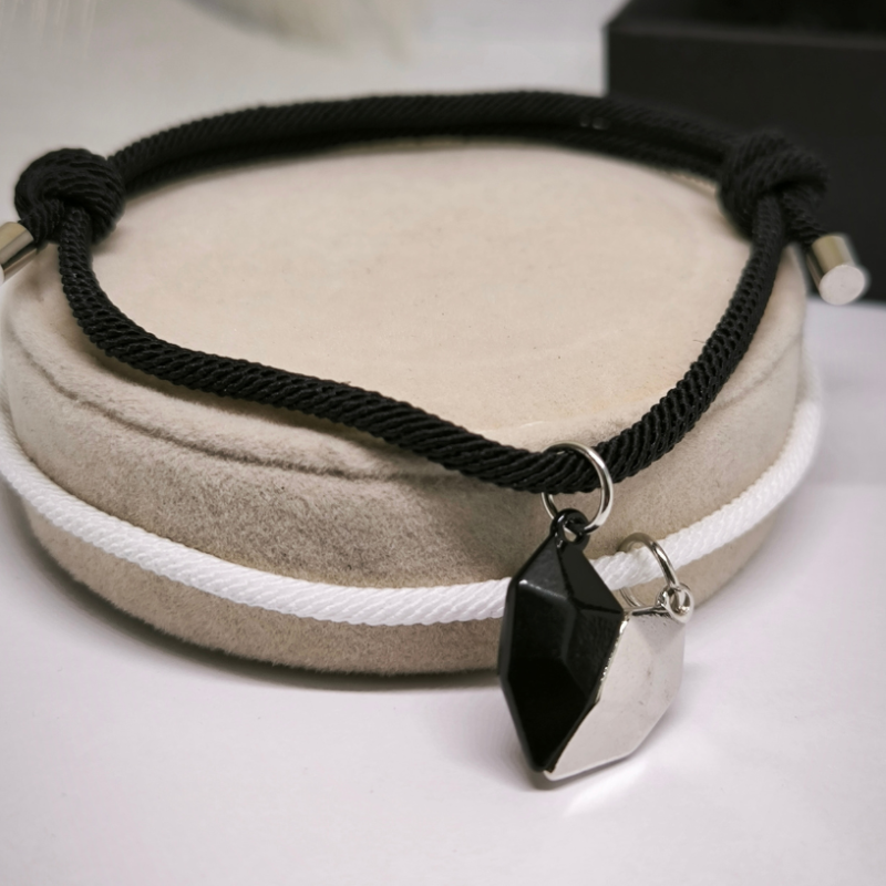 Magnētisko rokassprādžu komplekts pāriem „Savienotās sirdis“