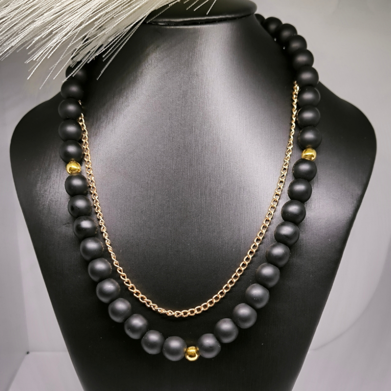 Roku darbs kaklarota „Oniksa elegance“