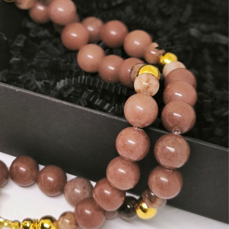 Rokām darināta kaklarota „Brūnais avanturīns un ahāts“