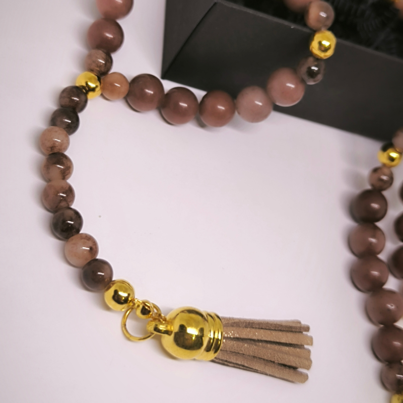 Rokām darināta kaklarota „Brūnais avanturīns un ahāts“