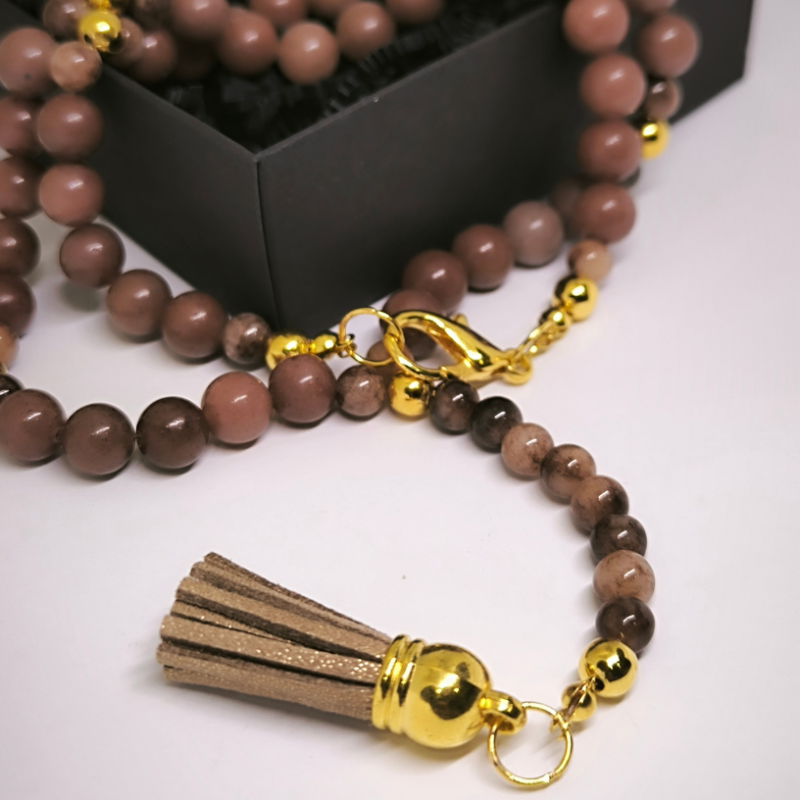 Rokām darināta kaklarota „Brūnais avanturīns un ahāts“