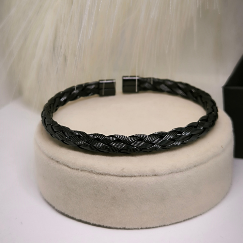 Stilīgs rokassprādžu komplekts "Moderna klasika"