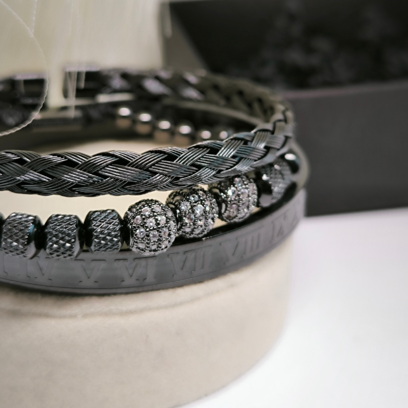 Stilīgs rokassprādžu komplekts "Moderna klasika"