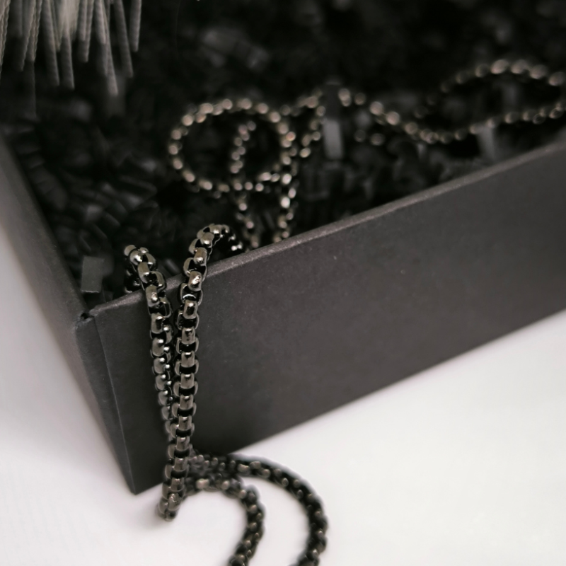 Vīriešu kaklarota „Tumsas simbols“