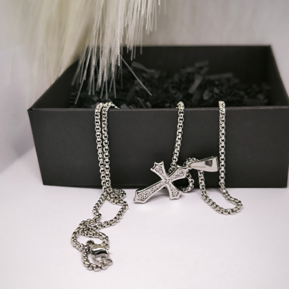 Vīriešu krustiņš ar ornamentiem