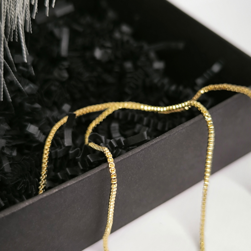 Zelta krāsas krustiņš „Maigā elegance“