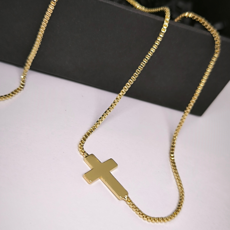 Zelta krāsas krustiņš „Maigā elegance“