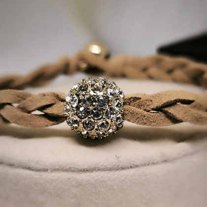 Rokassprādze ar shamballa pērlīti