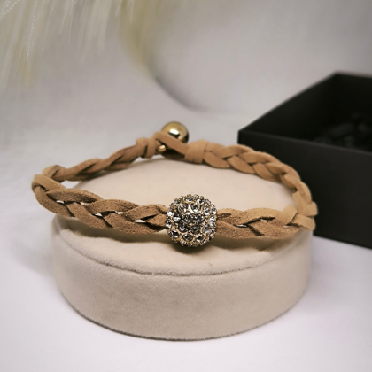 Rokassprādze ar shamballa pērlīti