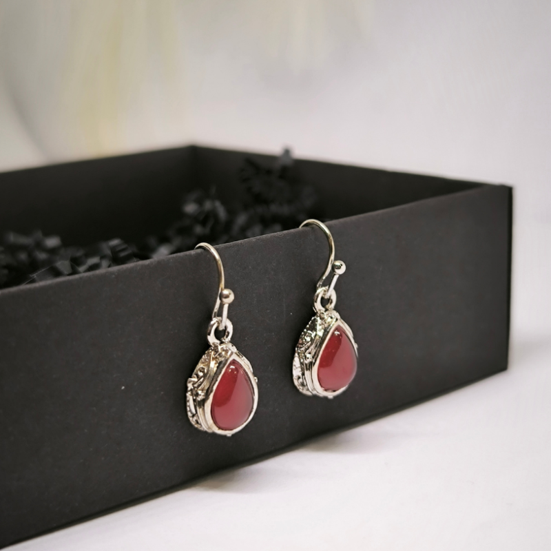 Bohēmiska stila gravētas auskari ar krāsainu cirkoniju