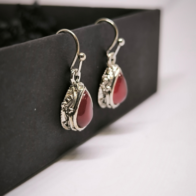 Bohēmiska stila gravētas auskari ar krāsainu cirkoniju