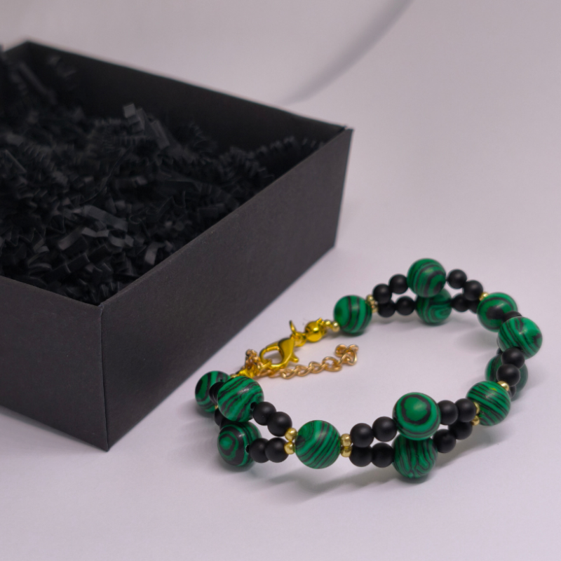 Roku darināta rokassprādze „Zaļais aizsargs“