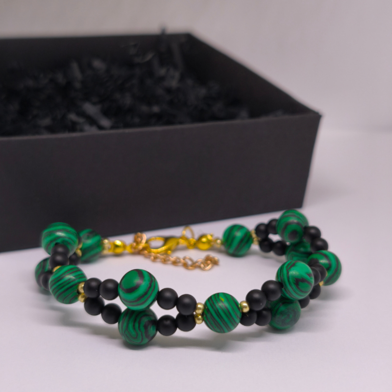 Roku darināta rokassprādze „Zaļais aizsargs“