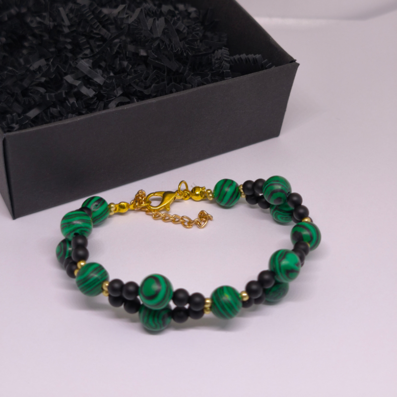 Roku darināta rokassprādze „Zaļais aizsargs“