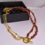 Roku darināta kaklarota „Zelta ausma“