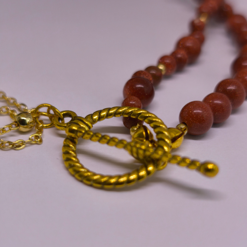 Roku darināta kaklarota „Zelta ausma“