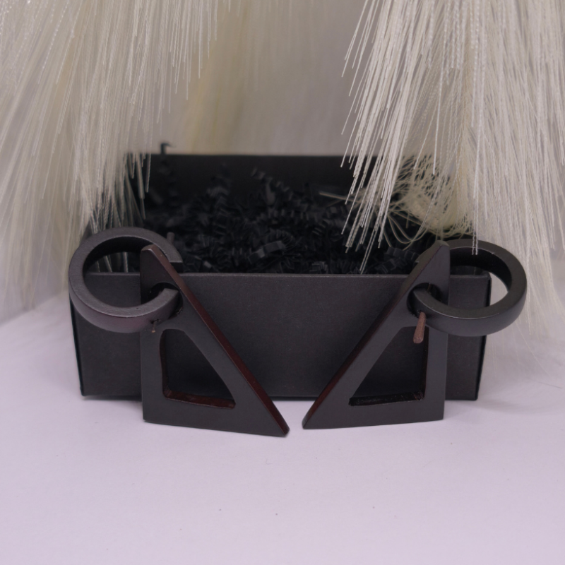 Taizemiešu auskari „Trijstūra noslēpums“