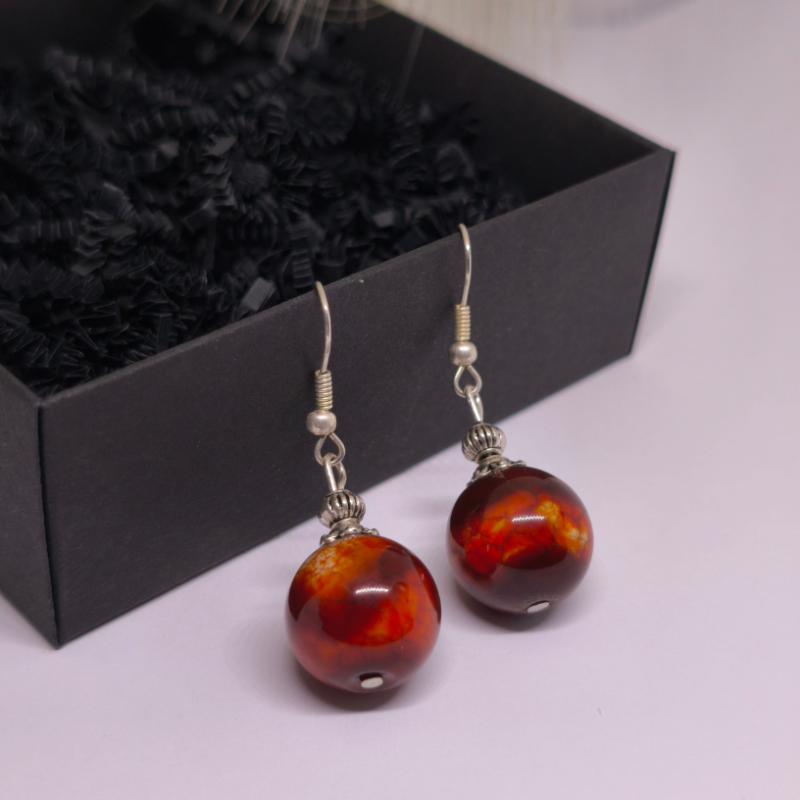 Rokas darināti auskari „Uguns deja“