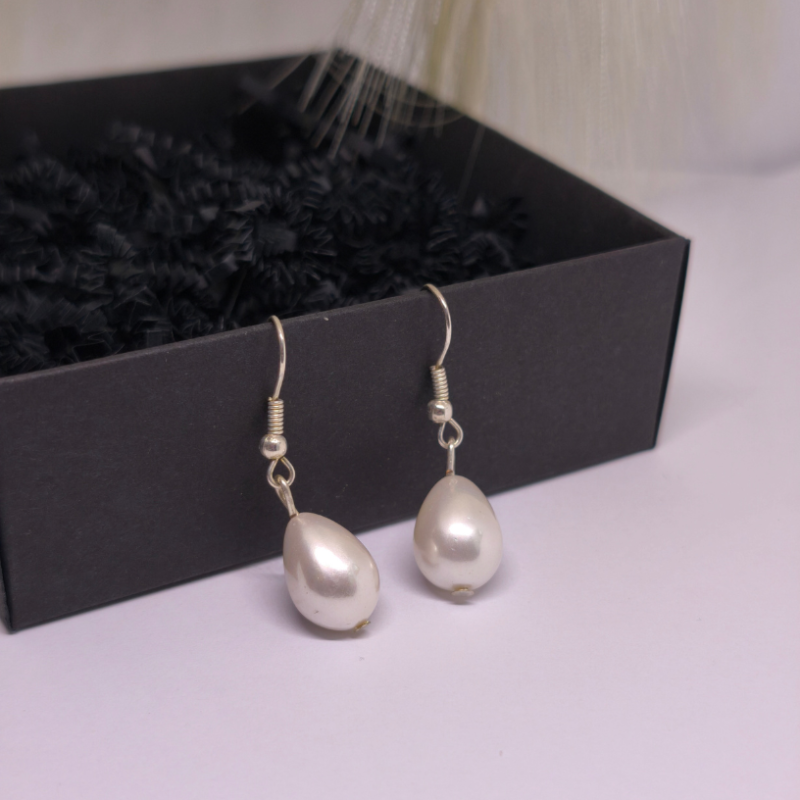 Roku darināti auskari „Pērles piliens“