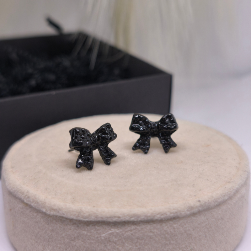 Auskari „Melnais lentīte“