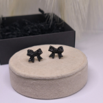 Auskari „Melnais lentīte“