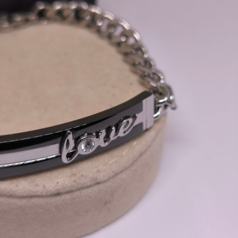 Rokassprādze „Love“