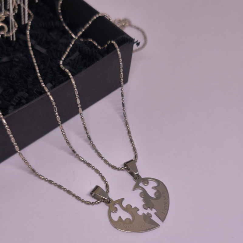 Pāra kaklarotas „I Love You“