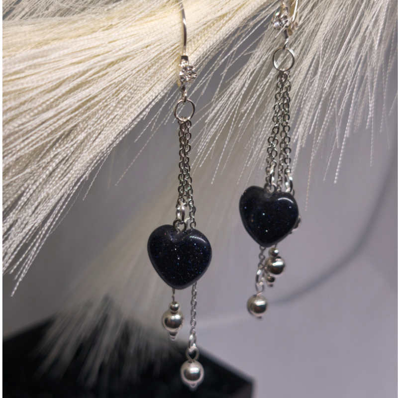 Rokas darināti auskari „Nakts mirdzums“