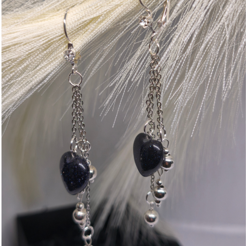 Rokas darināti auskari „Nakts mirdzums“