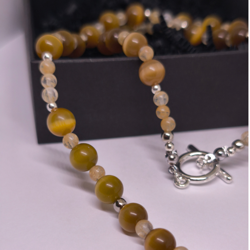 Roku darbs kaklarota „Saules mirdzums“