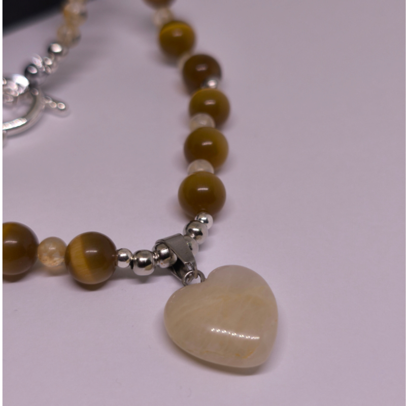 Roku darbs kaklarota „Saules mirdzums“