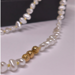 Rokas darināts kaklarota „Zelta pieskāriens“