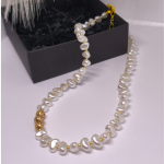 Rokas darināts kaklarota „Zelta pieskāriens“