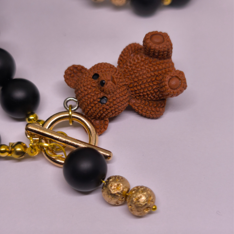 Roku darbs kaklarota „Lācīša elegance“