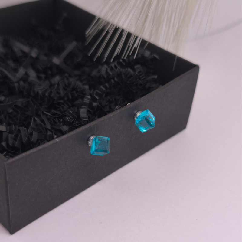 Magnētiskās auskari „Akvamarīna kubi“