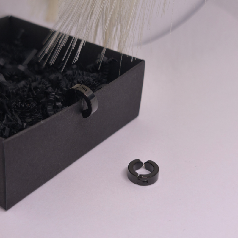 Klipsi „Tumsas aplis“