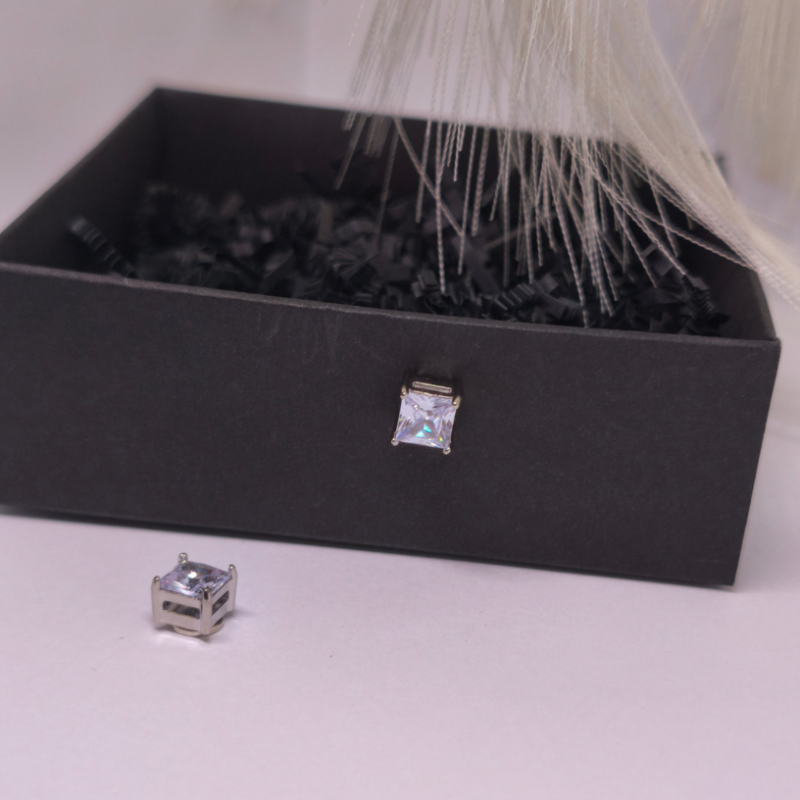 Magnētiskās auskari „Gaismas kubs“