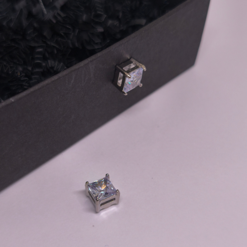 Magnētiskās auskari „Gaismas kubs“