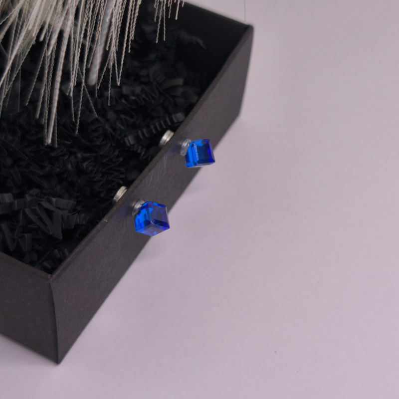 Magnētiskās auskari „Karaliskais safīrs“