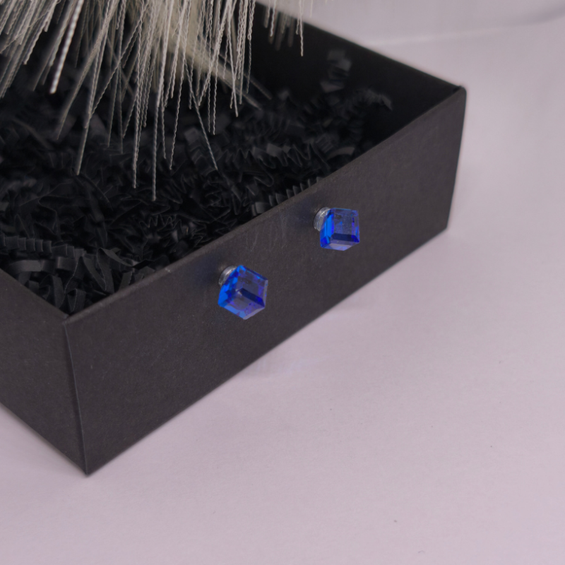 Magnētiskās auskari „Karaliskais safīrs“