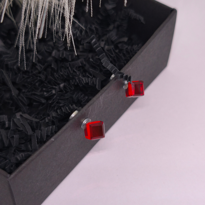 Magnētiskās auskari „Uguns kristāli“