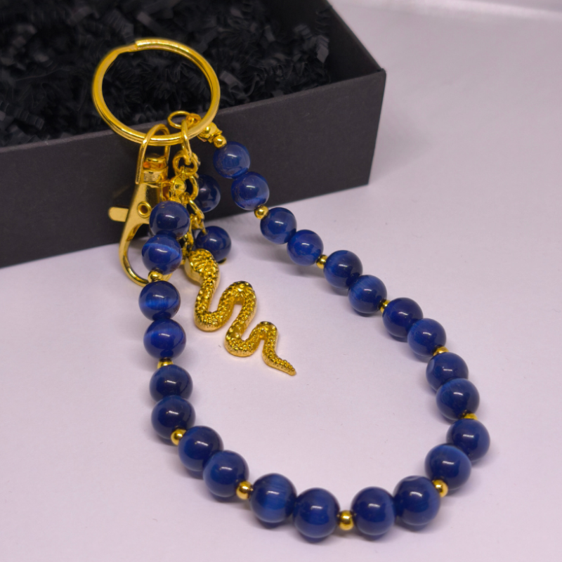 Roku darbs somas un atslēgu piekariņš „Nakts čūska“