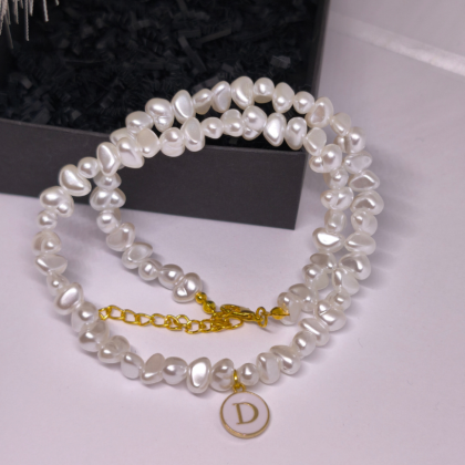 Roku darbs personalizēts kaklarota „Pērļu iniciālis“