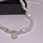 Roku darbs personalizēts kaklarota „Pērļu iniciālis“