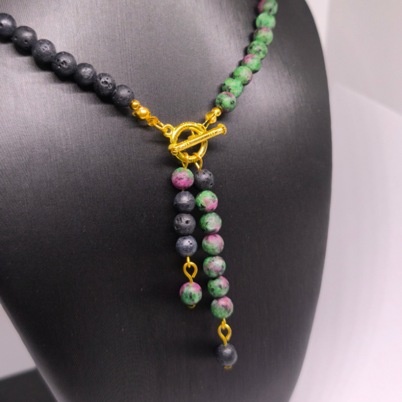 Rokdarbu kaklarota „Lavas un rubīna maģija“