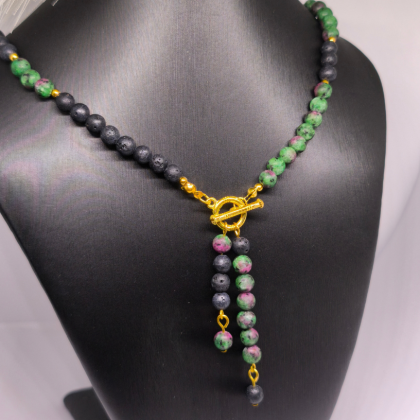 Rokdarbu kaklarota „Lavas un rubīna maģija“