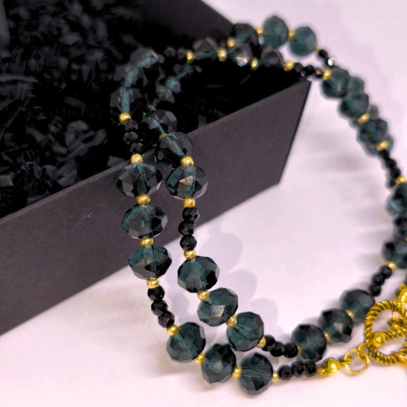 Rokām darināta kaklarota „Karaliskie kristāli“