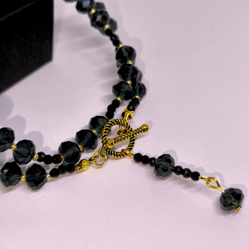 Rokām darināta kaklarota „Karaliskie kristāli“