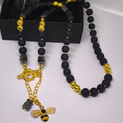 Rokām darināta kaklarota "Bite"