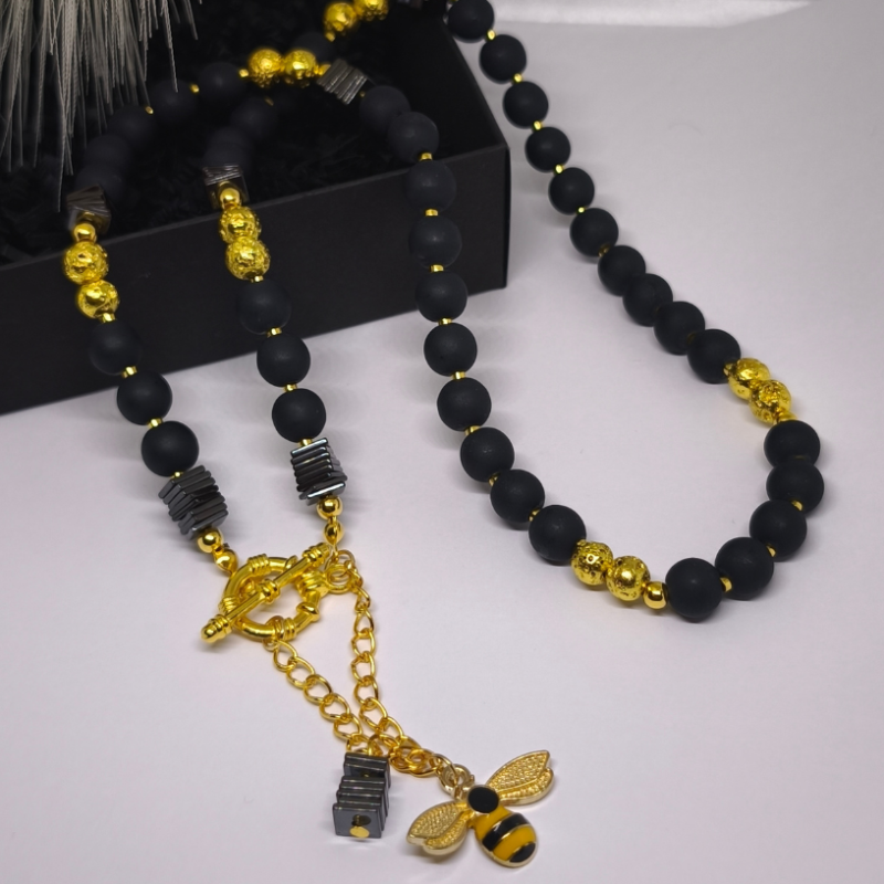 Rokām darināta kaklarota "Bite"